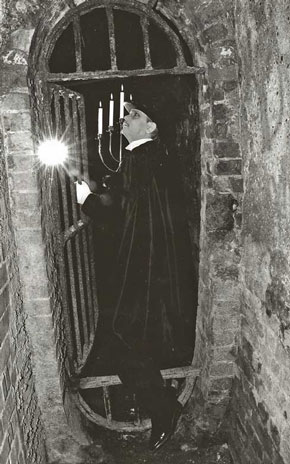 Ghost Walks Guide Richard Jones.